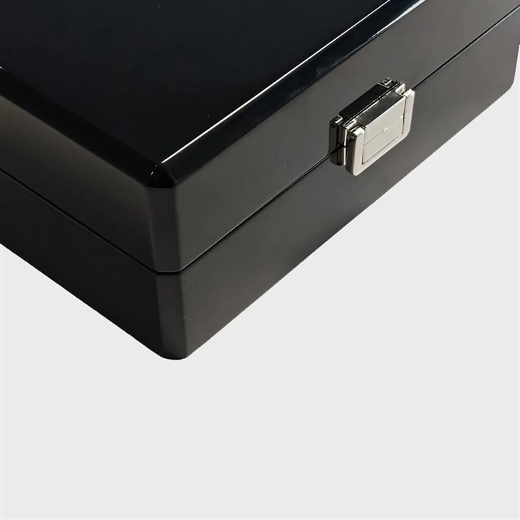 Jewelry box with lock