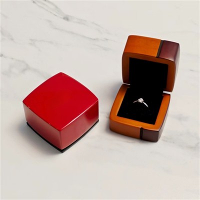 Kayu sebenar atau MDF